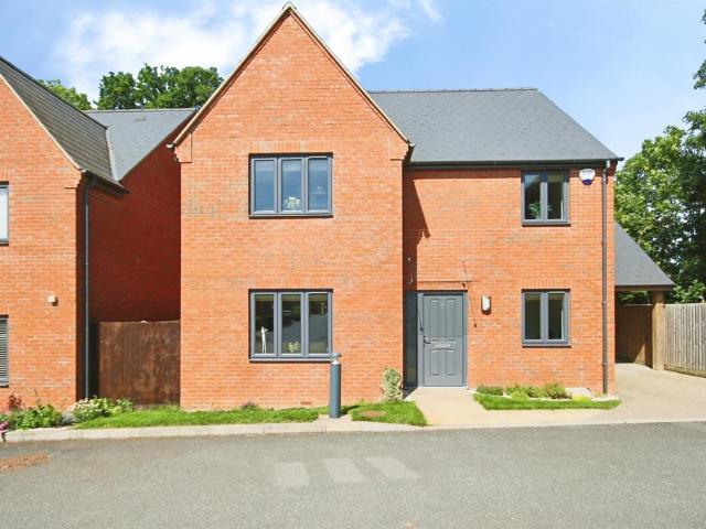 House for sale in Whitnash, Green Close
