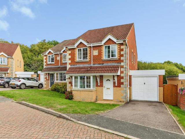 House for sale in Tilekiln, Guestling Green