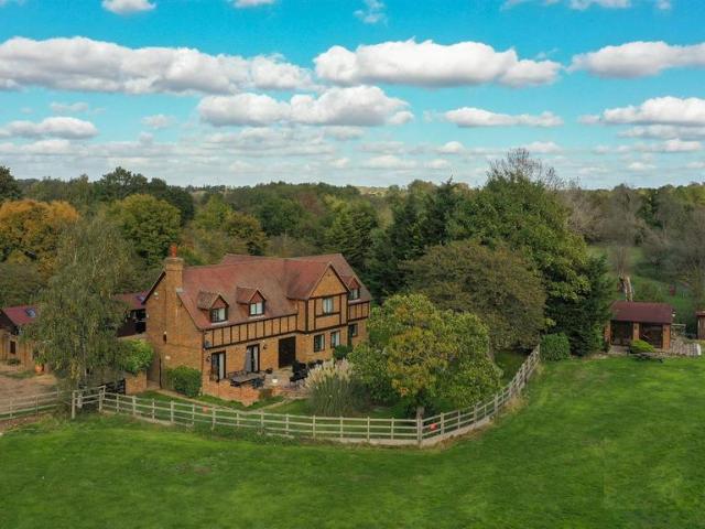 House for sale in Frogmore, Five Acres