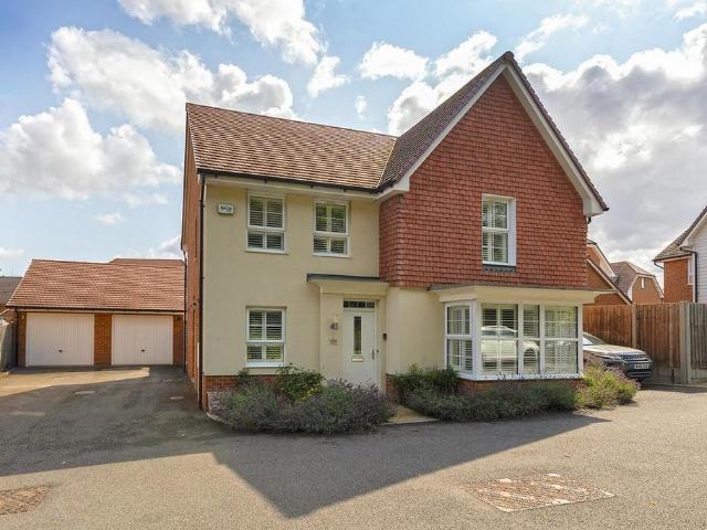 House for sale in Allington, Midway