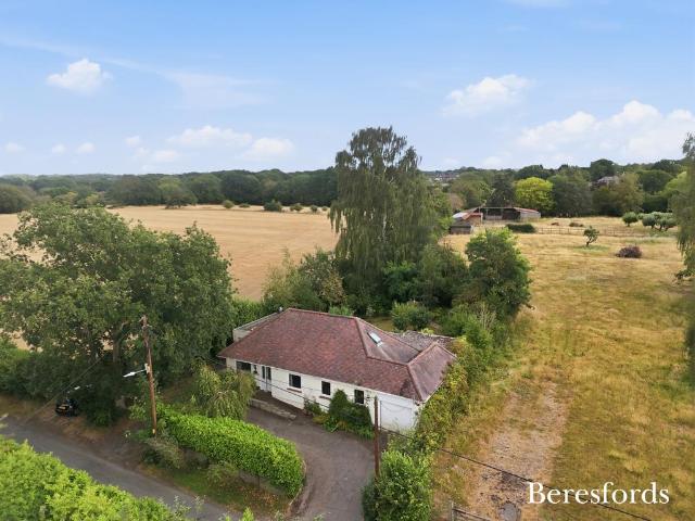 House for sale in Pilgrims' Hatch, Navestock Side
