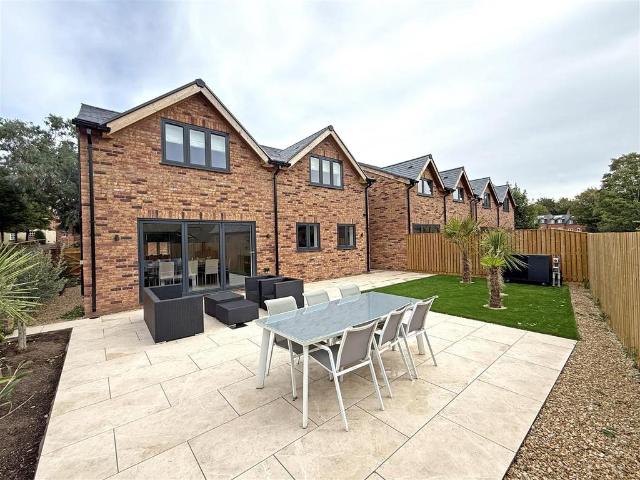 House for sale in Cherry Orchard, Frankwell