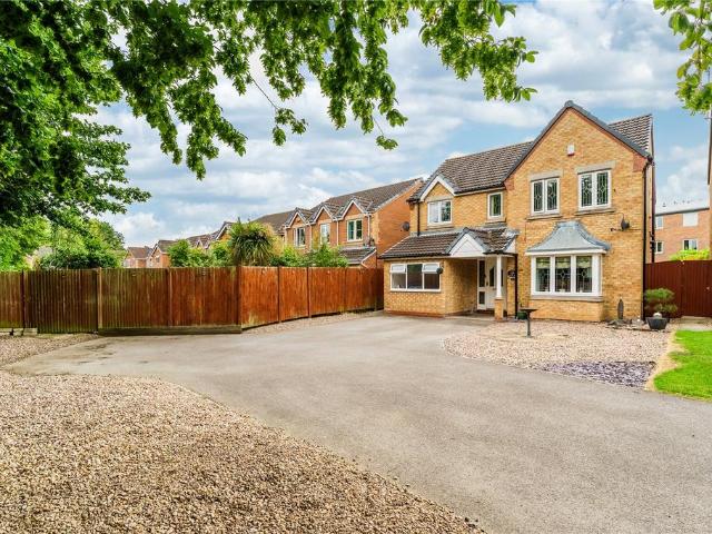 House for sale in Warmfield, West Yorkshire