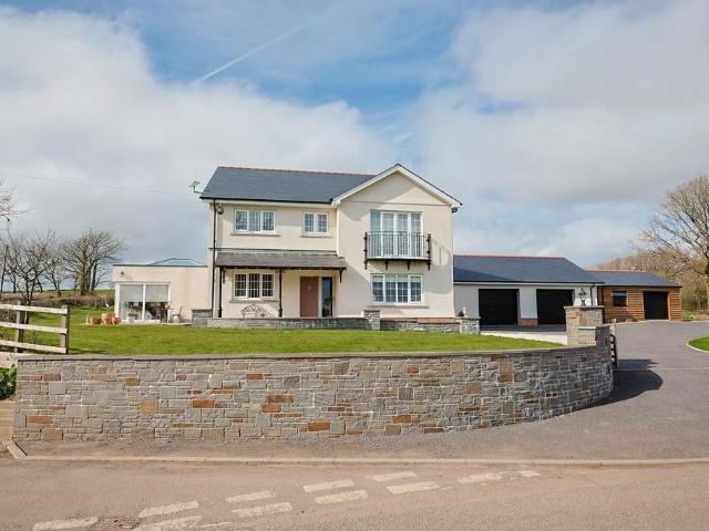 House for sale in Llangunnor, Wales