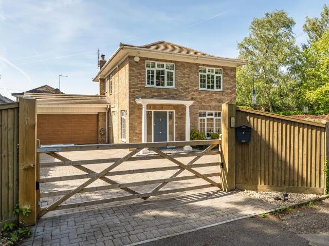 House for sale in Highway, Maidenhead