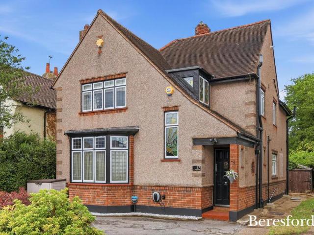 House for sale in Gidea Park, Greater London