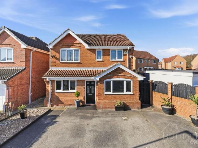 House for sale in Kinsley, West Yorkshire