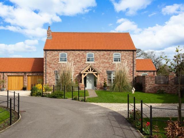 House for sale in Skipwith, North Yorkshire