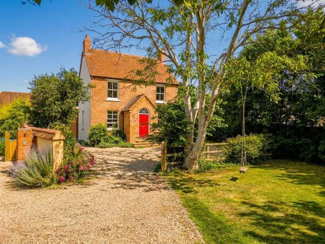 House for sale in Dinton, Buckinghamshire