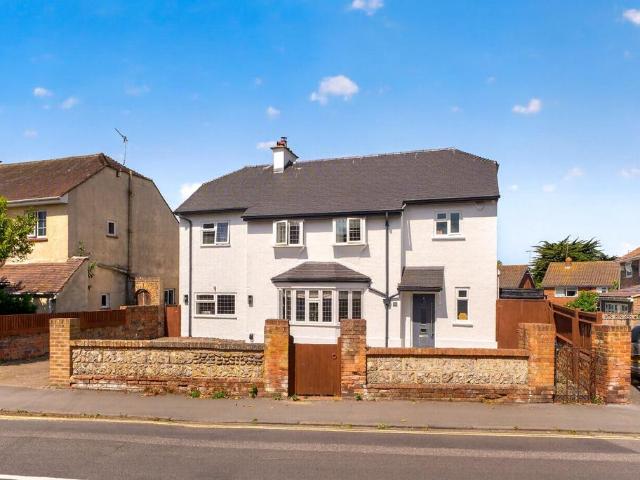 House for sale in Fishersgate, West Sussex