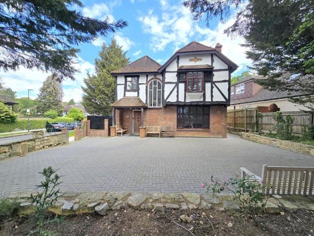 House for sale in Harrow Weald, Greater London