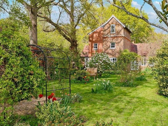 House for sale in Cox Green, Horsham