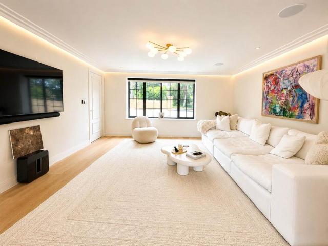 House for sale in Elstree and Borehamwood, Elstree