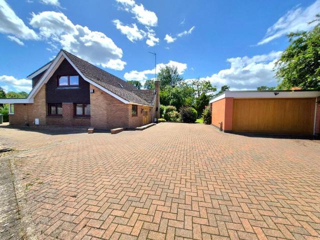 House for sale in Sywell