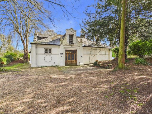 House for sale in Wooburn, Berghers Hill