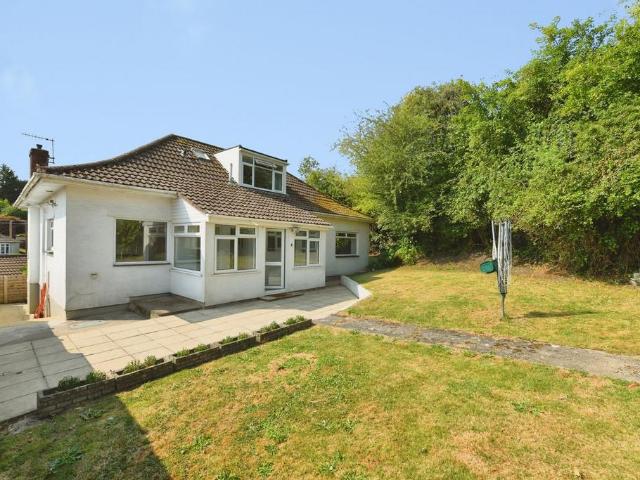 House for sale in Kingswood