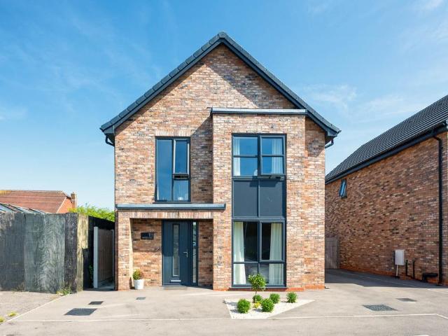 House for sale in Roby Mill, Lancashire