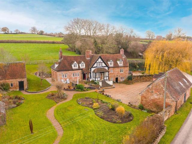House for sale in Gun Hill, Warwickshire