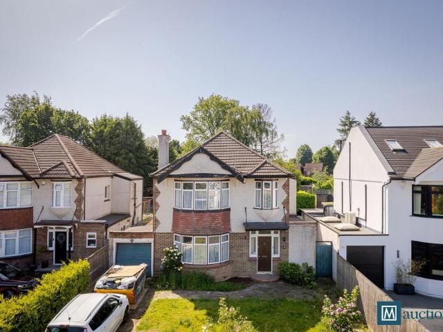 House for sale in Caterham on the Hill, Hillview