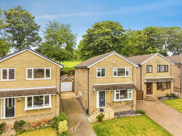 House for sale in Norristhorpe, West Yorkshire
