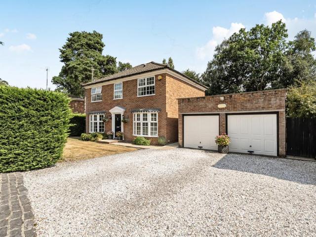 House for sale in Heol-las, Surrey