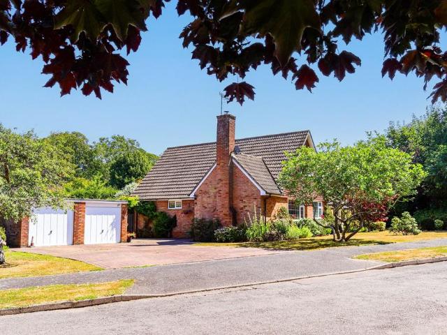 House for sale in Hillview, Surrey