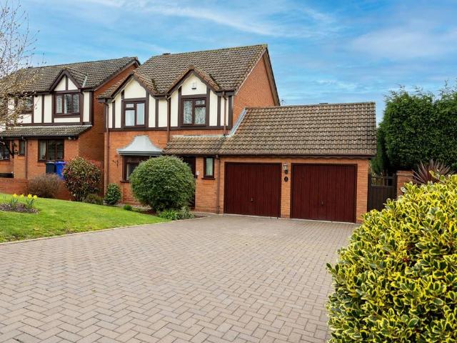 House for sale in Woodsetton, Coseley