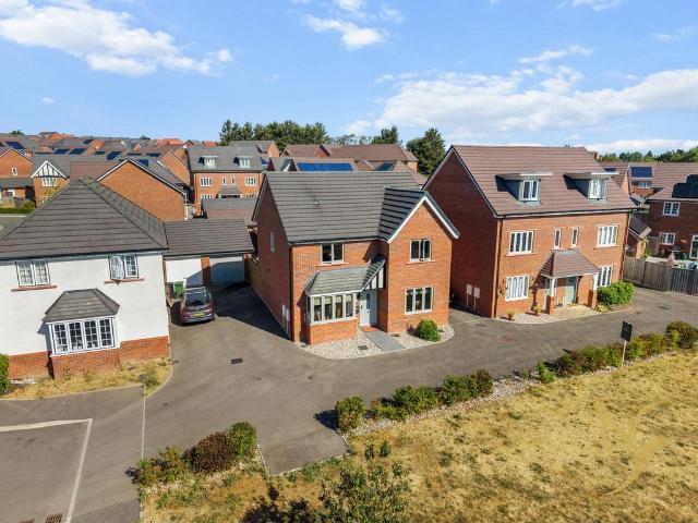 House for sale in Dines Green, Worcestershire