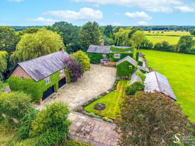 House for sale in High Legh