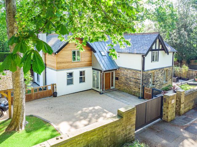 House for sale in Oakwood, West Yorkshire