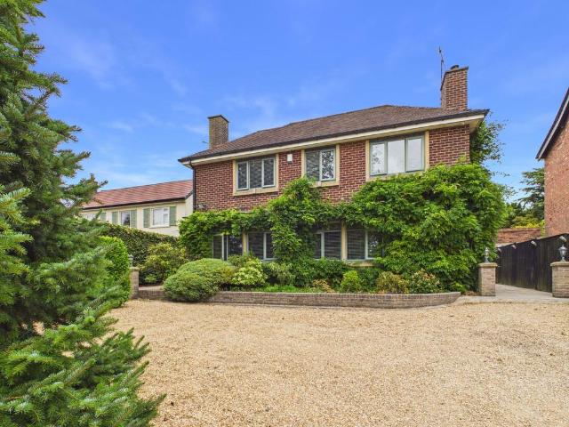 House for sale in Roby Mill, Lancashire