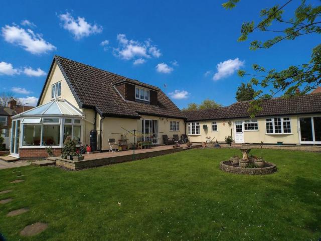 House for sale in Barton In Fabis, East Midlands