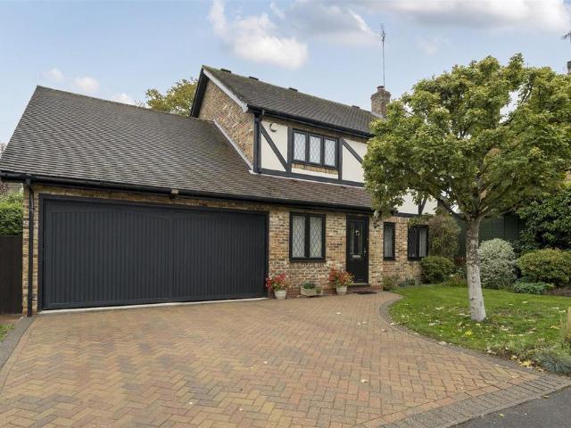 House for sale in Buckler's Park, Crowthorne