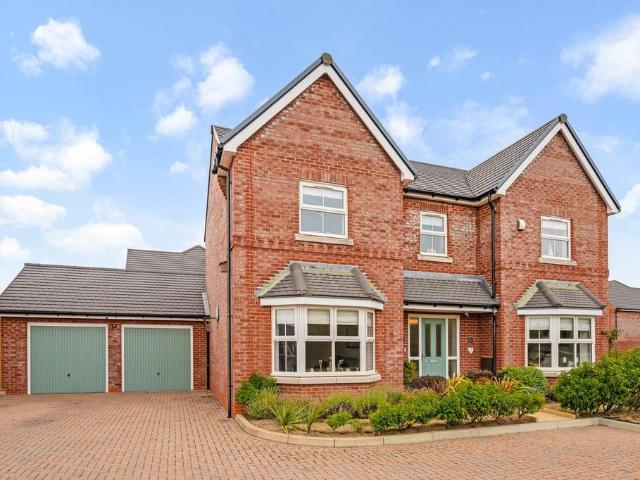 House for sale in Littlecote, West Sussex