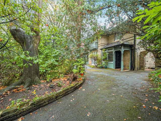House for sale in London Borough of Croydon, Upper Norwood
