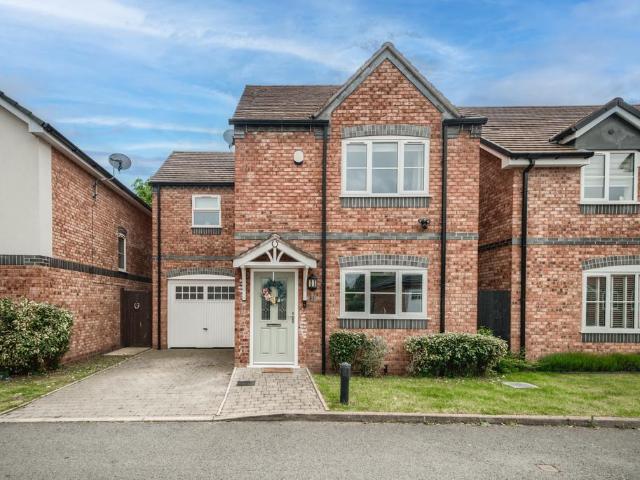 House for sale in Gun Hill, Warwickshire