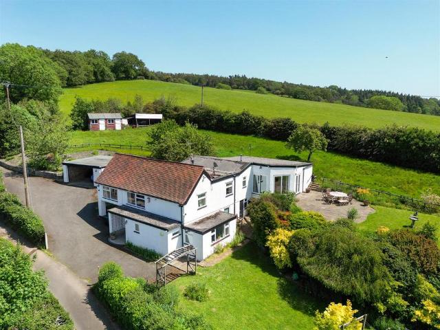 House for sale in Bromsgrove, Worcestershire