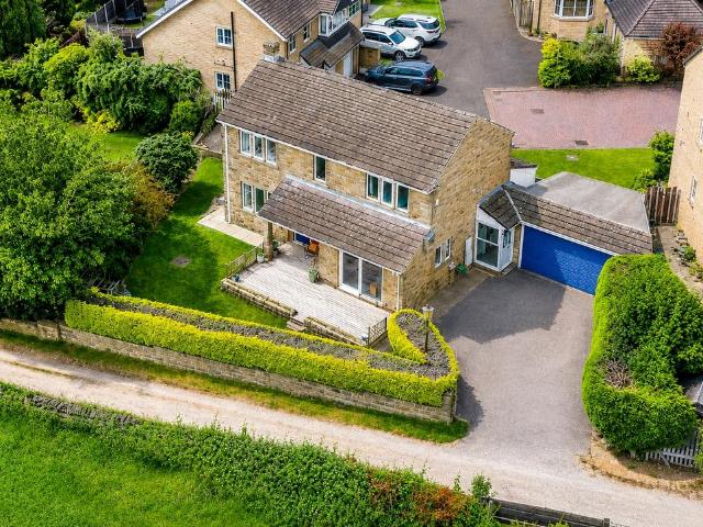 House for sale in Birkenshaw, West Yorkshire
