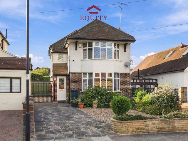 House for sale in Bush Hill Park, Greater London