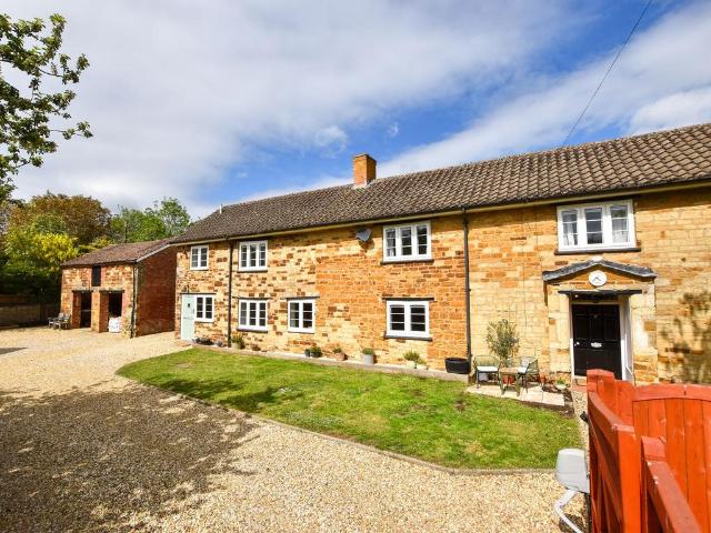 House for sale in Fosters Booth, Pattishall