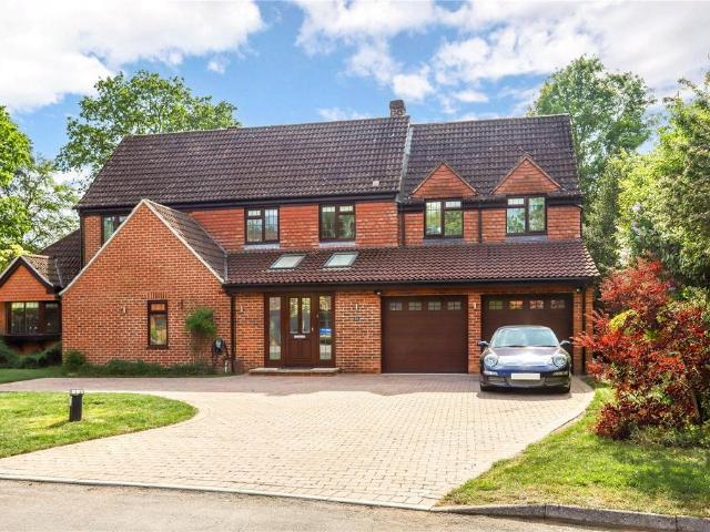 House for sale in Fole, Surrey
