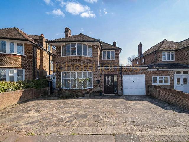 House for sale in Woodside Park, Greater London