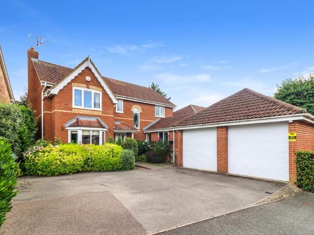 House for sale in Batchworth, Hertfordshire