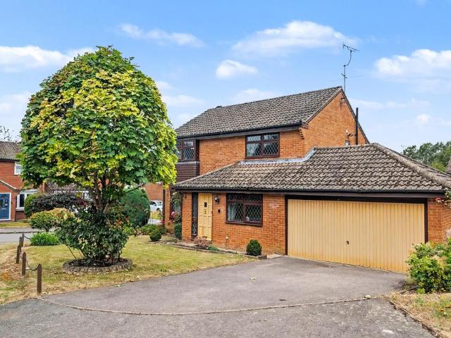 House for sale in Knightwood Park, Barton Stacey