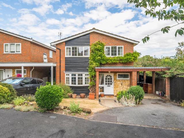 House for sale in Five Acres, Hertfordshire