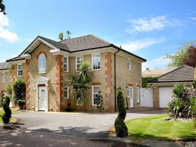 House for sale in Gerrards Cross, Tatling End