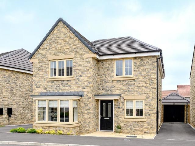 House for sale in Collingham, West Yorkshire