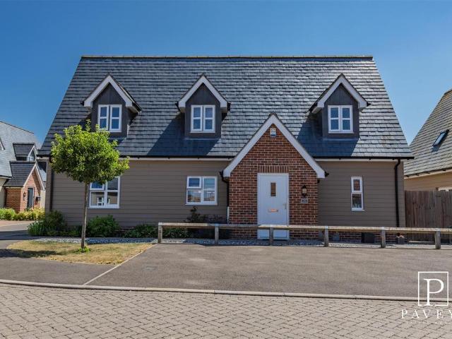 House for sale in Frinton and Walton, Dale Hill