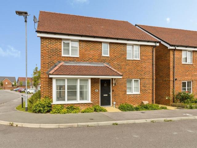 House for sale in Kilnwood Vale, Horsham