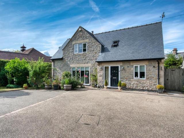 House for sale in Froggatt, East Midlands